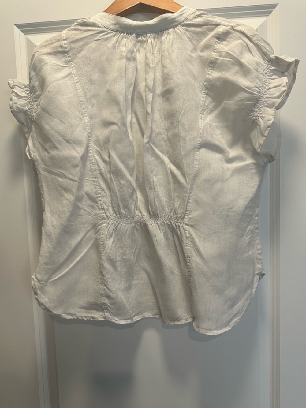 Anthropologie x PILCRO Tatum Flutter Sleeve Blouse in White Linen. EUC. LARGE - Picture 3 of 9